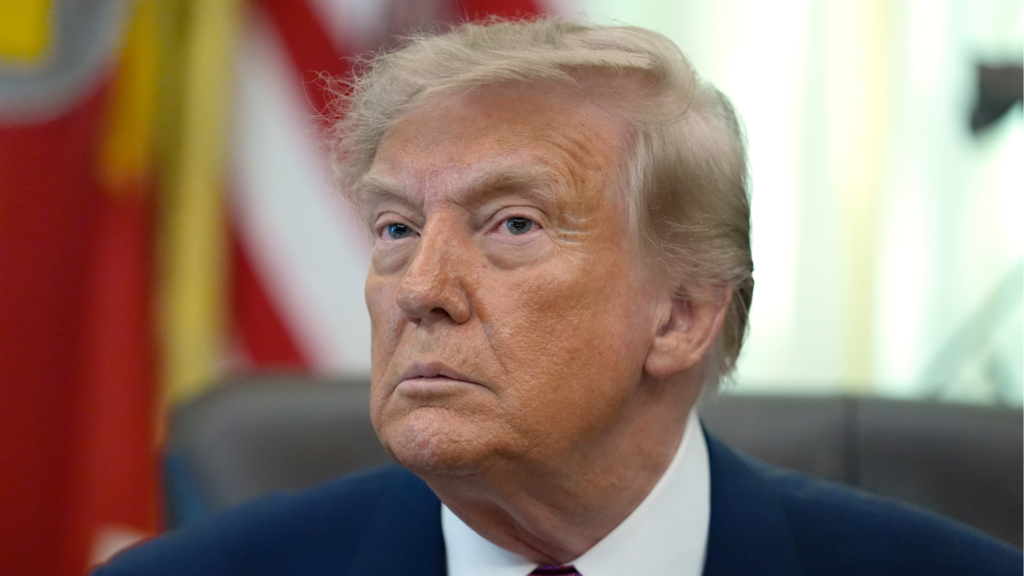 19745685_trump-lake-america-signing-img