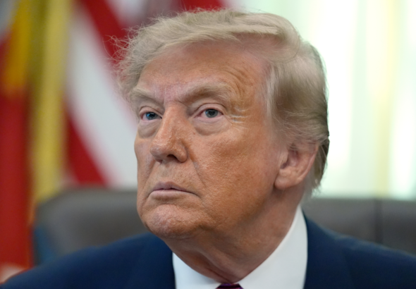 19745685_trump-lake-america-signing-img