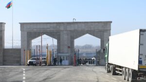Вечный карантин: Баку в очередной раз продлил закрытие сухопутных границ